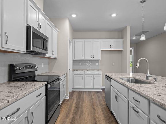 5th image of 638 Lemming Lane SE