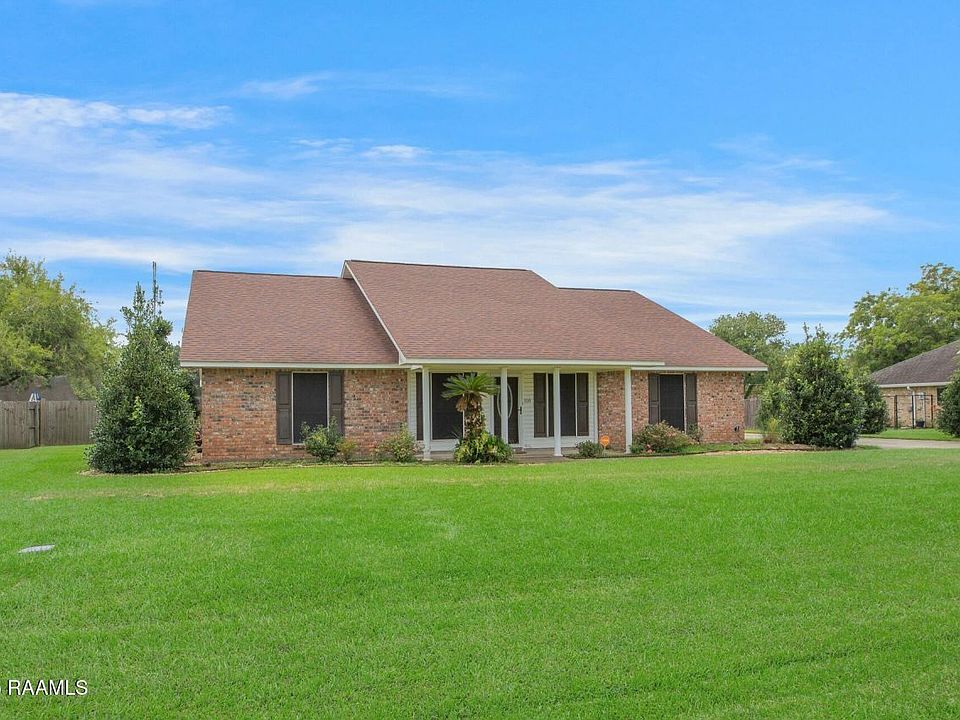 1st image of 118 Suzanne Dejean Dr