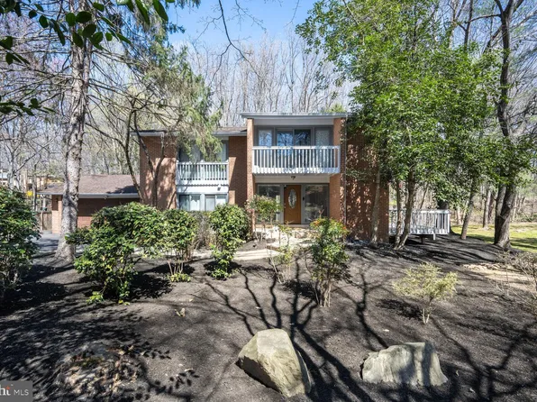 8409 Carlynn Dr, Bethesda, MD 20817