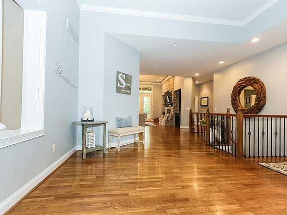 4th image of 5202 Emerald View Dr