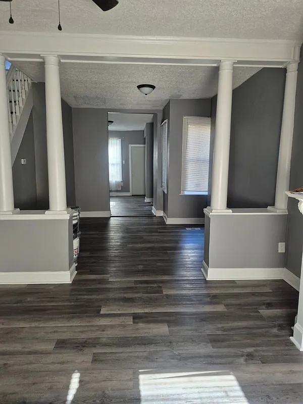 3 bed, 1.0 bath, 1200 sqft, $1,990 — Photo 2