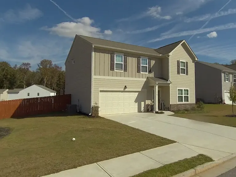 719 Bentwater Way — Photo 2