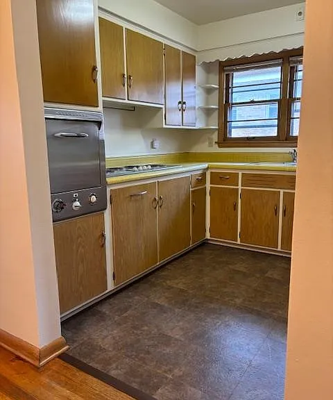 921 Haywood Dr — Photo 4