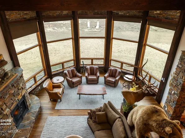 72 Big Creek Dr, Cody, WY 82414