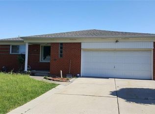 11484 Applewood Dr, Warren, MI 48093