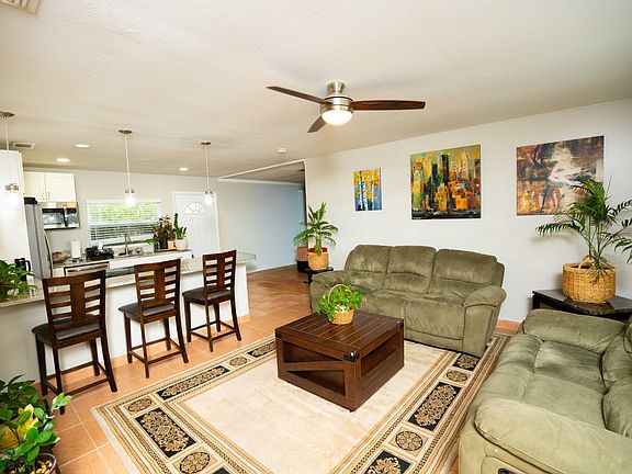 2nd image of 402 SW Ruffner Court