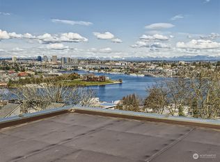 559 McGraw St APT 303, Seattle, WA 98109