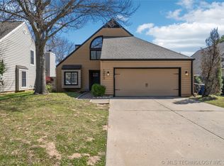 10015 S Maplewood Ave, Tulsa, OK 74137