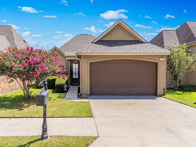 7945 Seville Ct — Photo 1