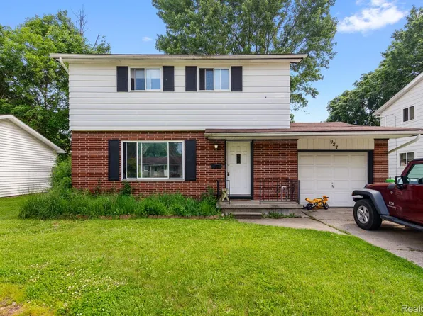 927 Piper Dr, Saginaw, MI 48604