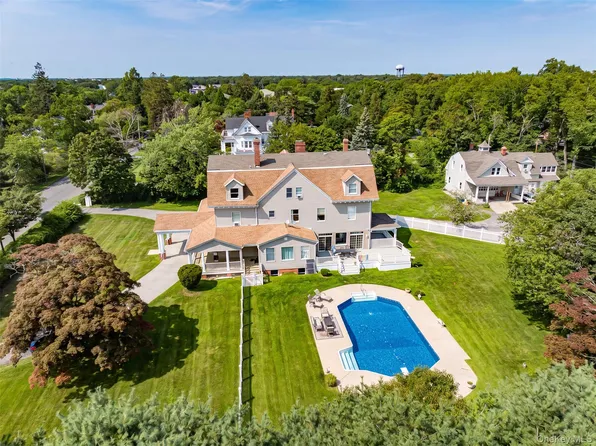 45 S Penataquit Avenue, Bay Shore, NY 11706