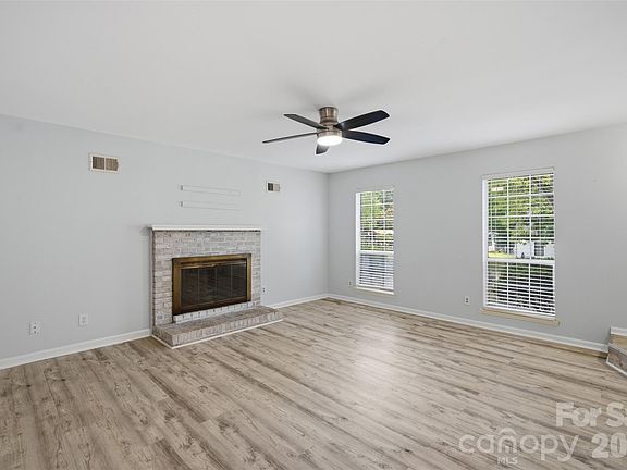 4th image of 8345 Houndstooth Dr
