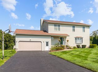 41 Broad View Dr, Wallingford, CT 06492