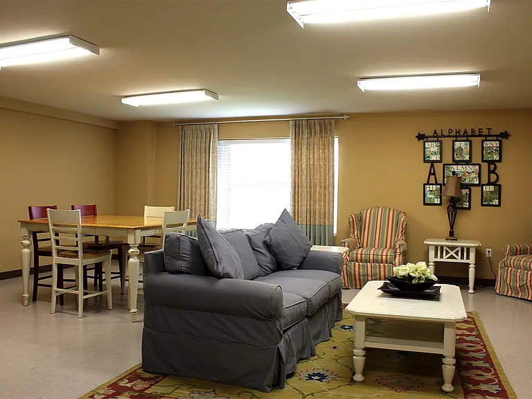 3401 Bender Blvd — Photo 6