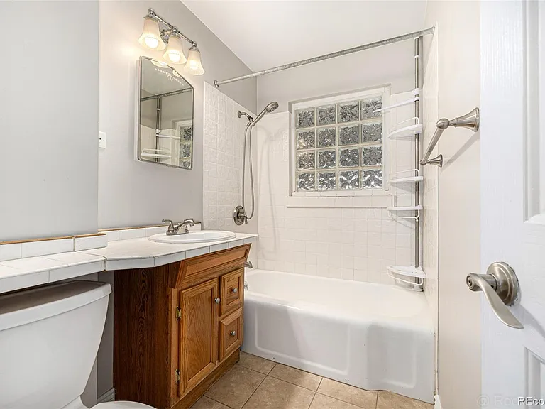 1150 S Jackson St — Photo 23