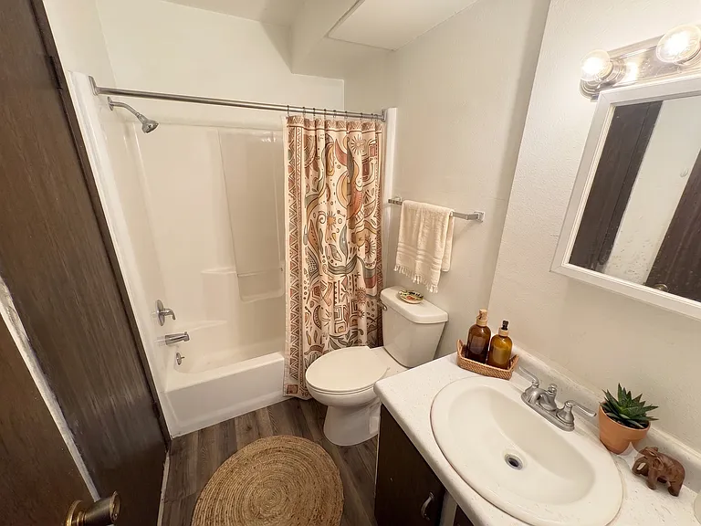 1200 Meadow Ln — Photo 3
