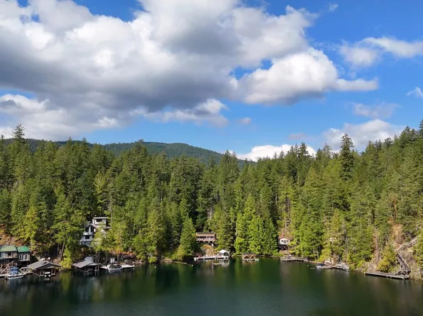 20 Sakinaw Ln, Sechelt, BC V0N 2H0