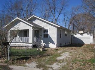 1935 S 17th St, Springfield, IL 62703