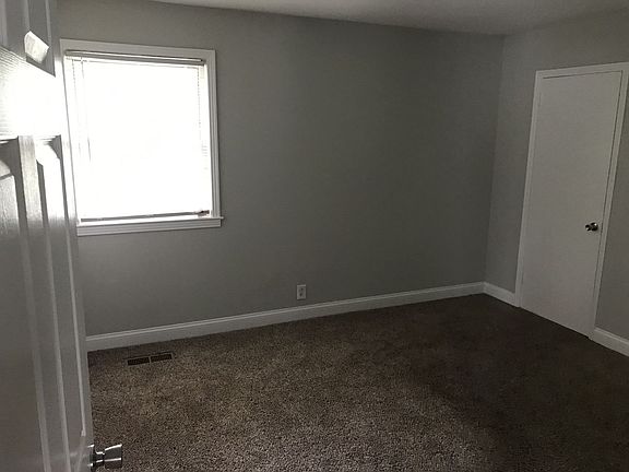 5th image of 715 Kent Dr #A