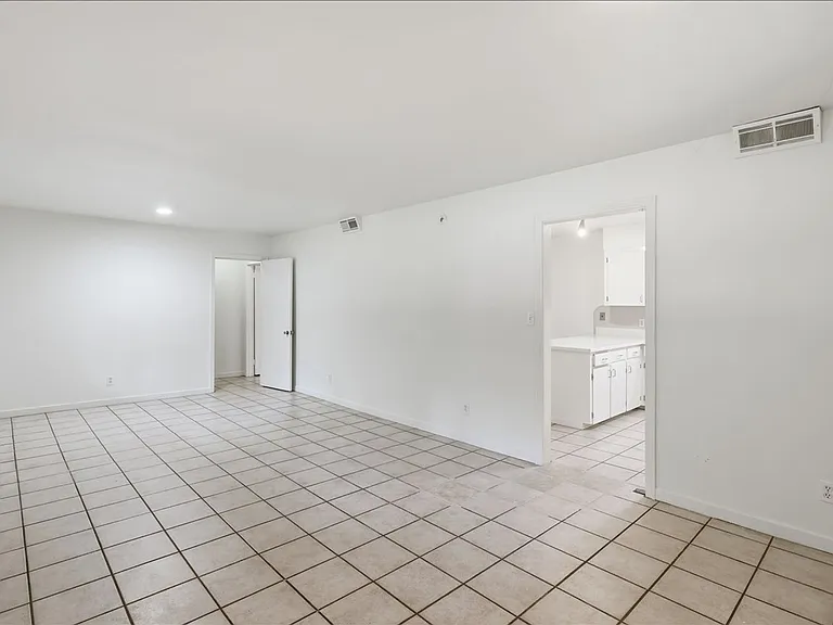 1632 Winchester St — Photo 5