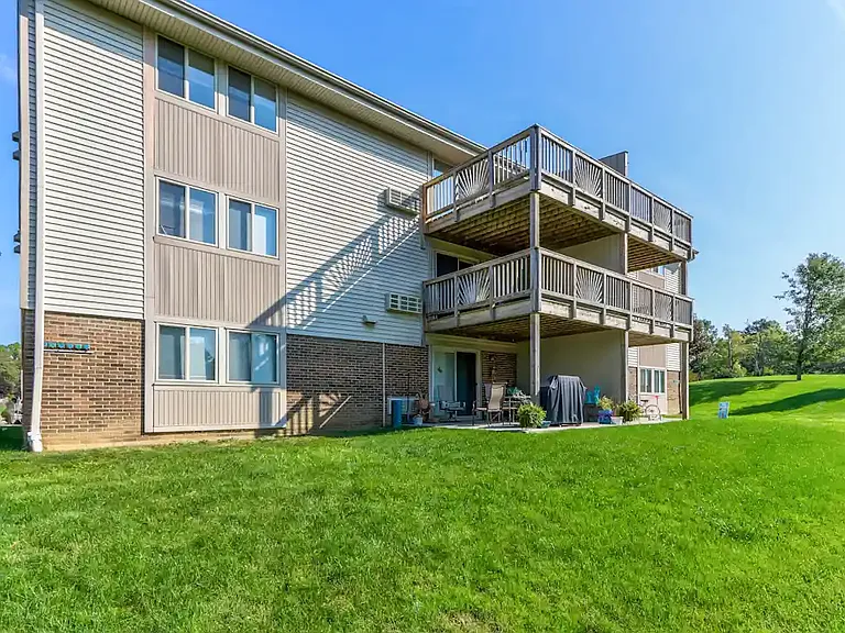 Royalwood Apartments — Photo 26
