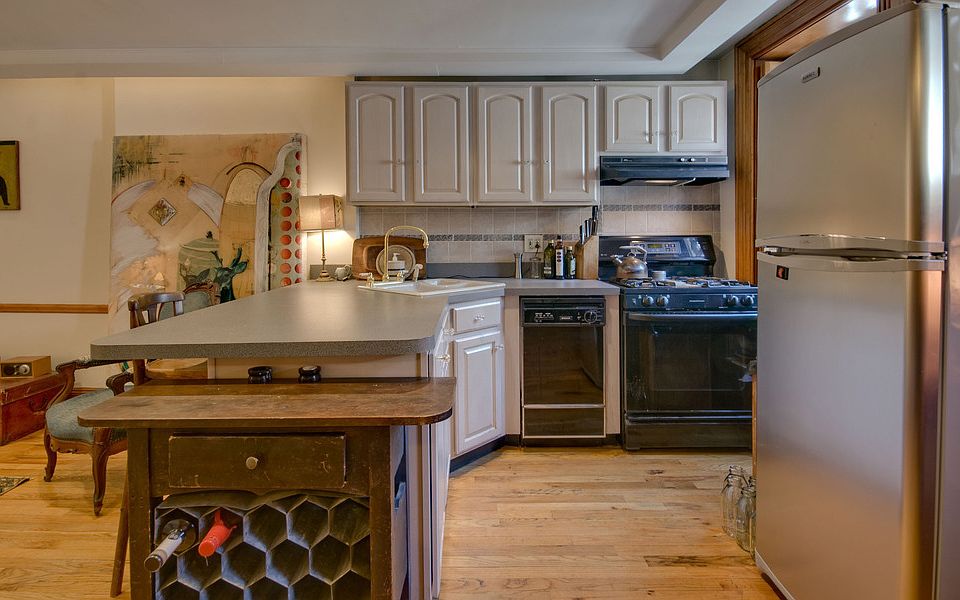 2nd image of 33 Cambridge Pl