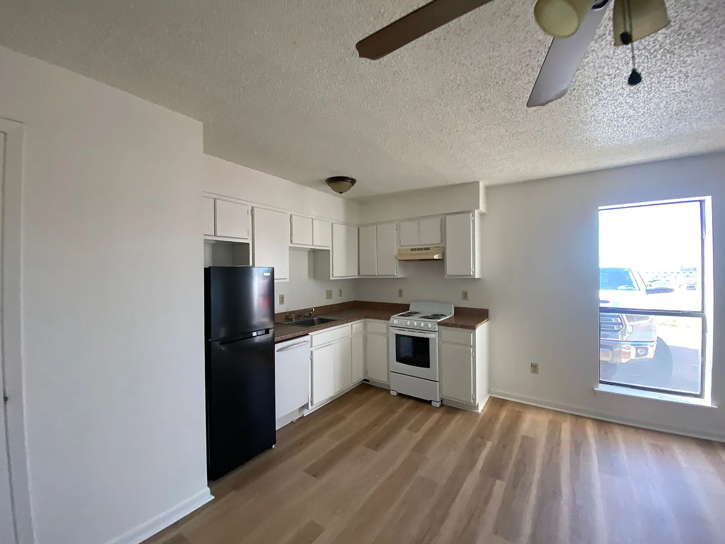 1416 Market Place — Photo 2