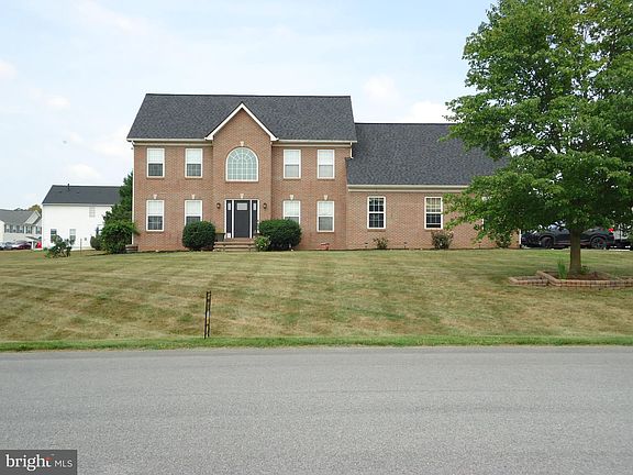 3rd image of 103 Carriage Dr