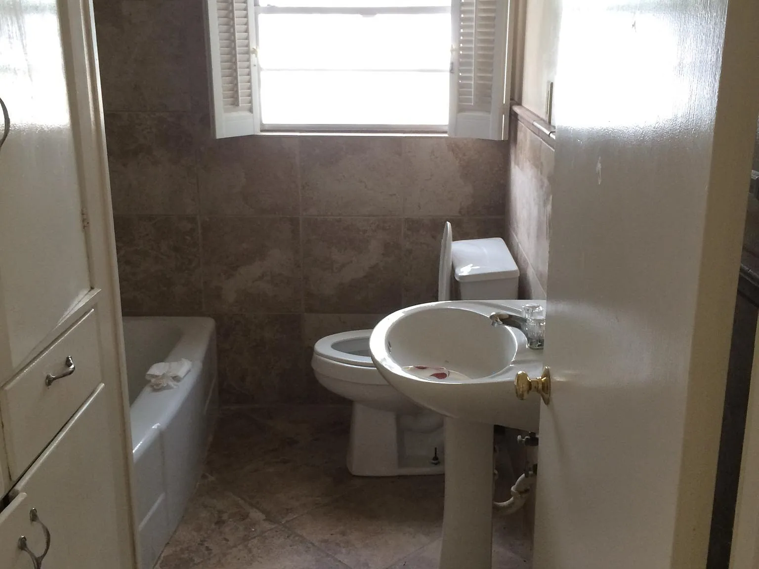 2 bed, 1000 sqft, $1,300 — Photo 3