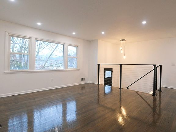 4th image of 513 Buttonwood Drive