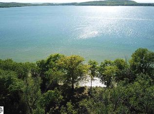 2063 N Wardens Point Rd, Lake Leelanau, MI 49653