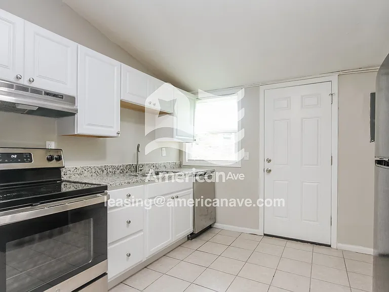 1064947_007_kitchen_12700133.jpg