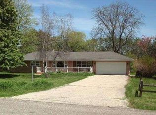 9628 N Greenview Ln, Mequon, WI 53092