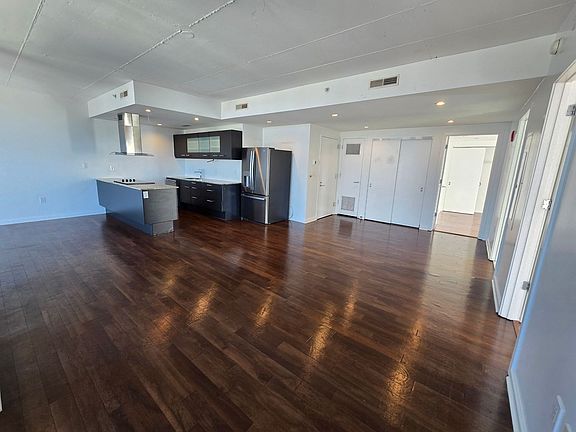 5th image of 212 Brown St APT 6C