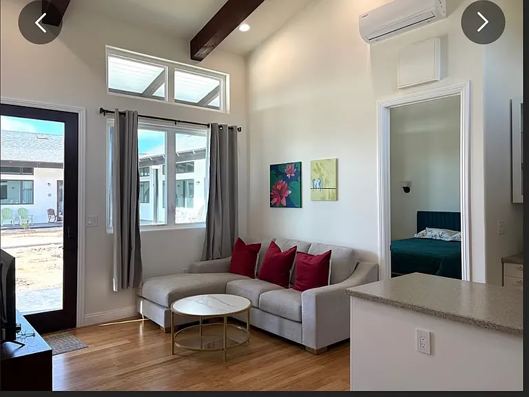 2084 W Hampton Dr — Photo 6
