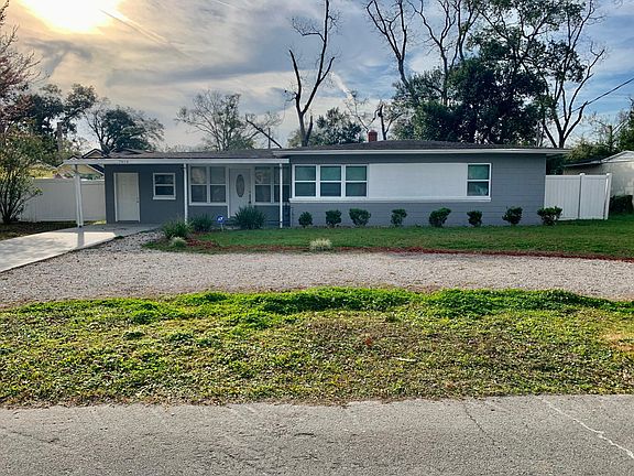 2nd image of 7919 Caxton Cir W