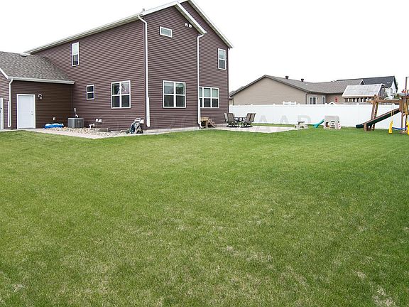 5th image of 3043 Claire Dr E