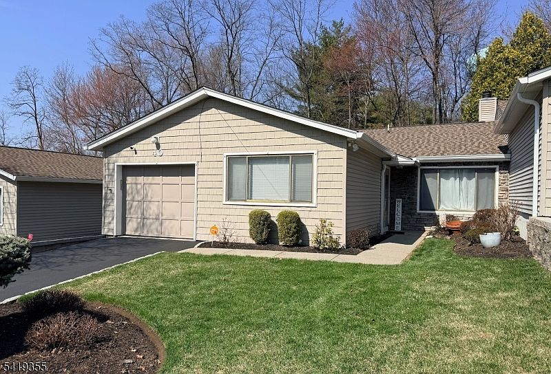 1st image of 40 Glenview Dr