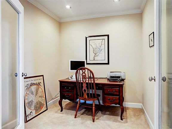 4th image of 2520 Robinhood St APT 505