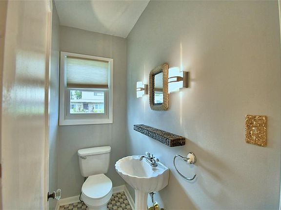 5th image of 1620 17th St NW