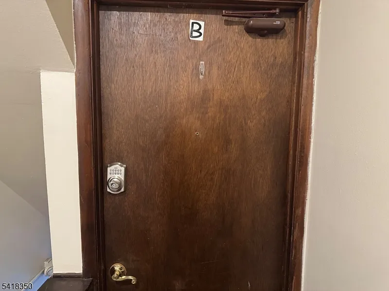 1 bed, 1.0 bath, $2,400 — Photo 2