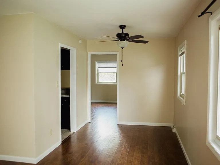 720 S Parkway Dr — Photo 18