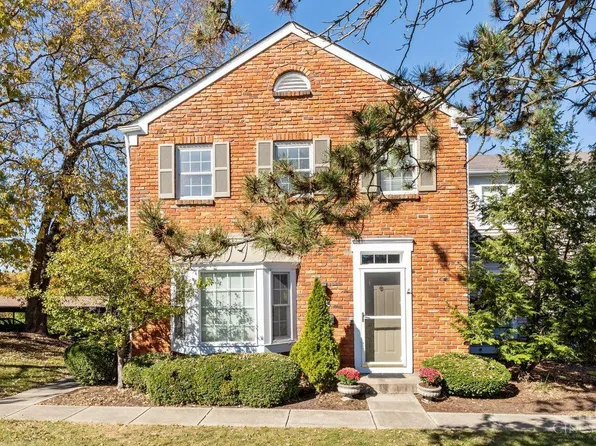 28 Twin Lakes Dr, Fairfield, OH 45014