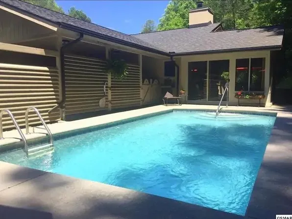 1744 Hidden Hills Rd, Gatlinburg, TN 37738