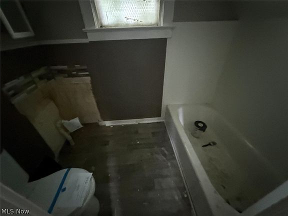 5th image of 653 E 159th St