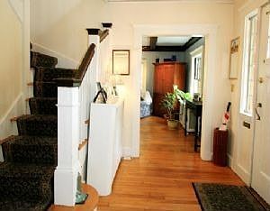 7 Morse Ave.'s entryway