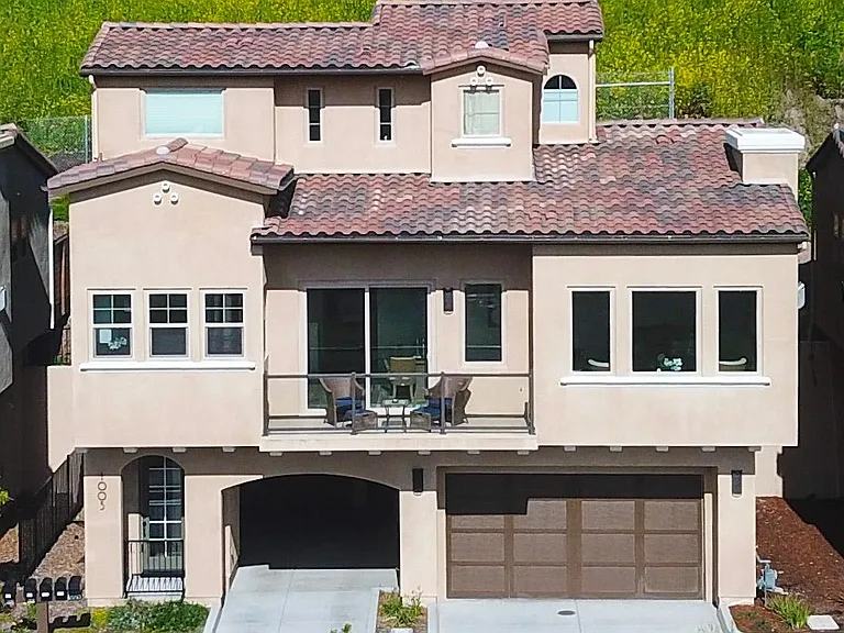 1005 Canyon Ln — Photo 2