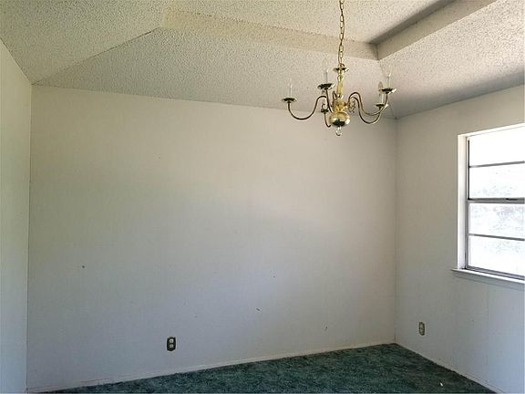 5th image of 214 Country Place Ln