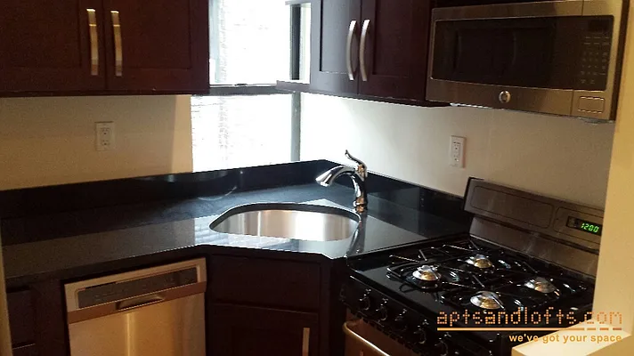 Rented by aptsandlofts.com | media 28