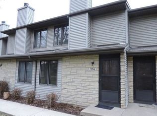 956 W Side Dr, Iowa City, IA 52246